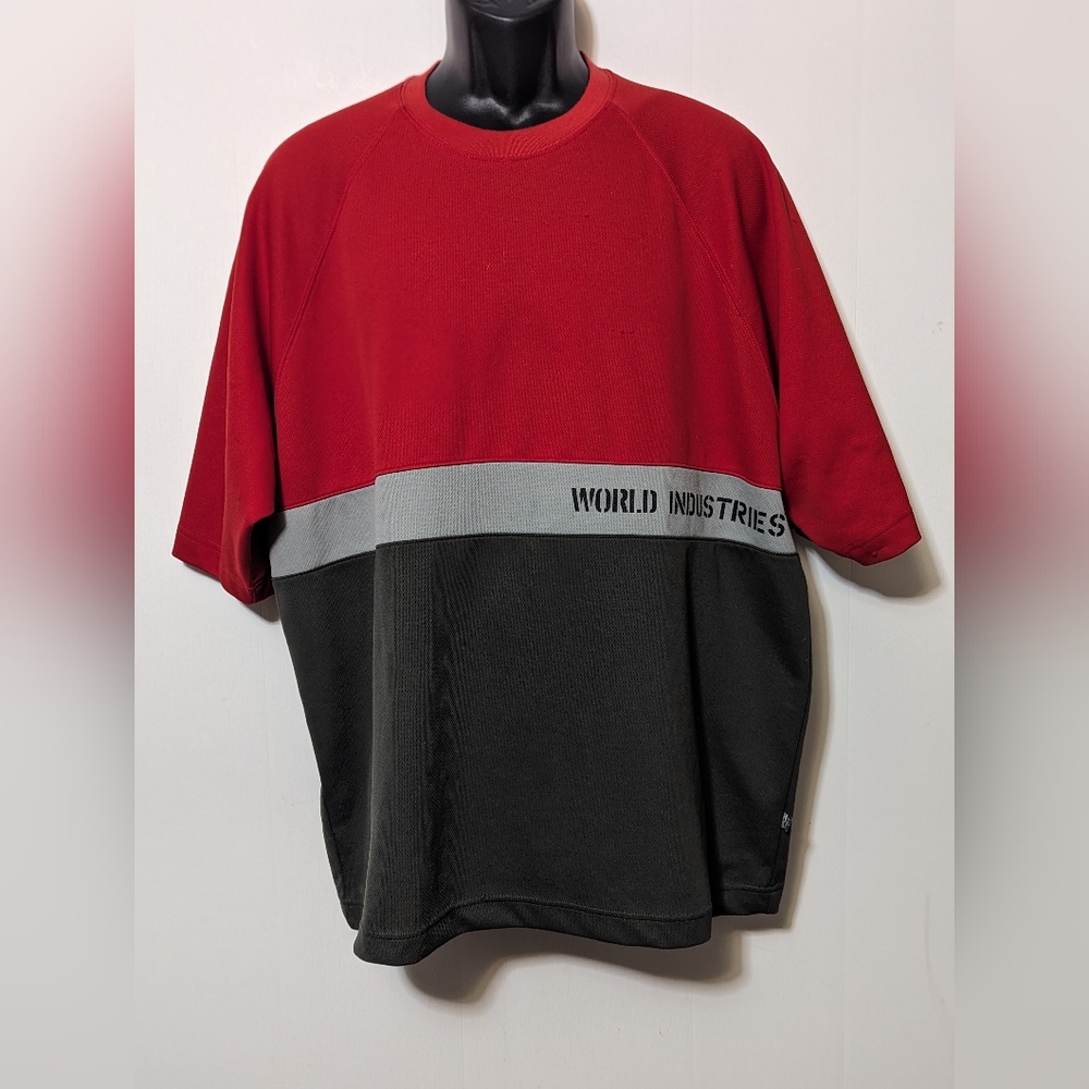 Men's Y2K 90's World Industries Short Sleeve Shirt Size Medium Black and Red